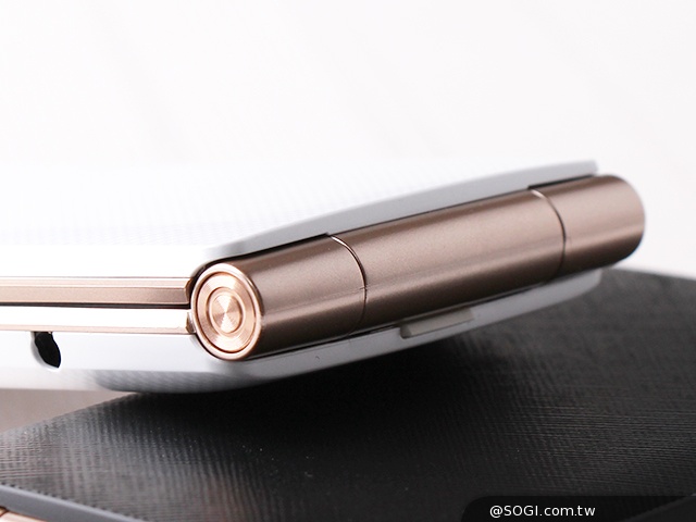 LG Wine Smart摺叠4G机 重新诠释手机经典设