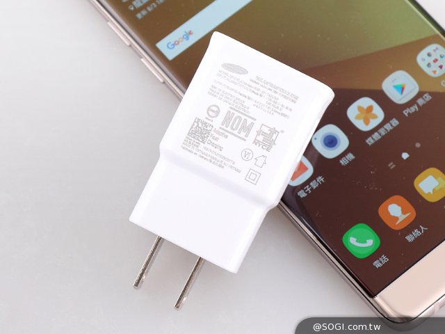 三星Note7开箱速览 3D曲面设计外观靓 三星Note7开箱速览 3D曲面设计外观靓