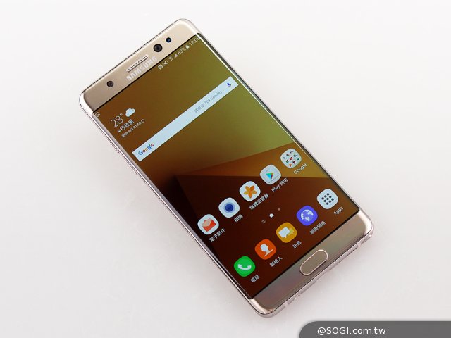三星Note7开箱速览 3D曲面设计外观靓 三星Note7开箱速览 3D曲面设计外观靓