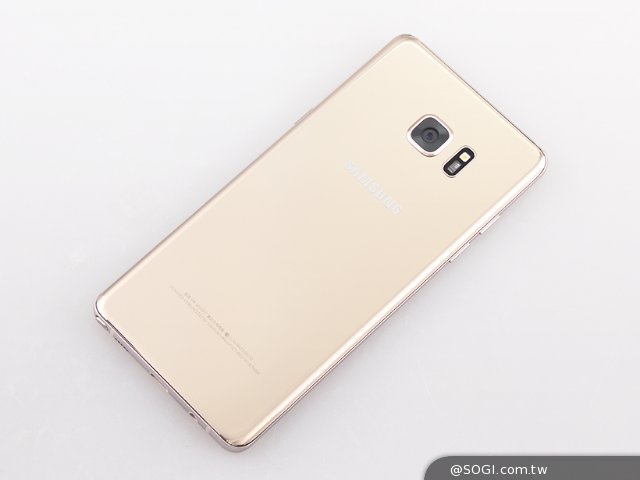 三星Note7开箱速览 3D曲面设计外观靓 三星Note7开箱速览 3D曲面设计外观靓