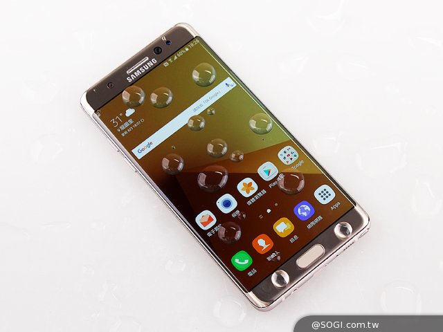 三星Note7开箱速览 3D曲面设计外观靓 三星Note7开箱速览 3D曲面设计外观靓