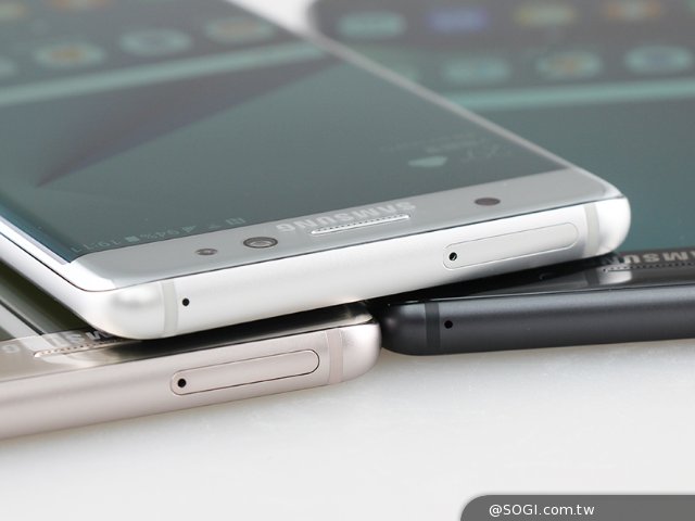 三星Note7开箱速览 3D曲面设计外观靓 三星Note7开箱速览 3D曲面设计外观靓