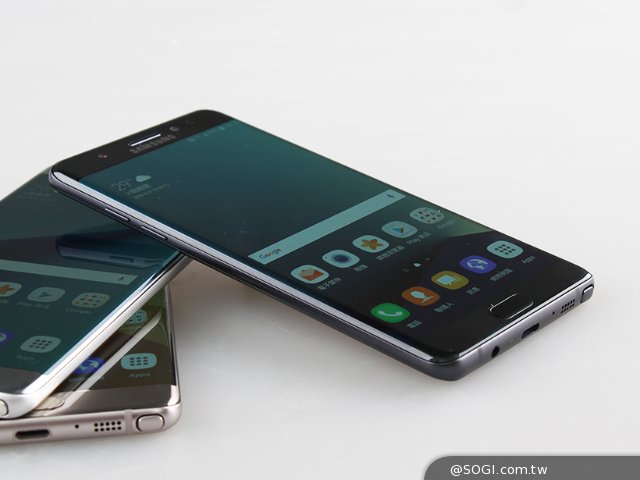三星Note7开箱速览 3D曲面设计外观靓 三星Note7开箱速览 3D曲面设计外观靓