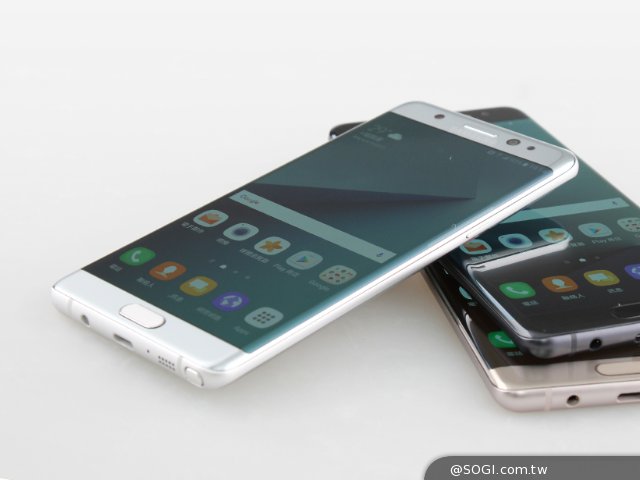 三星Note7开箱速览 3D曲面设计外观靓 三星Note7开箱速览 3D曲面设计外观靓