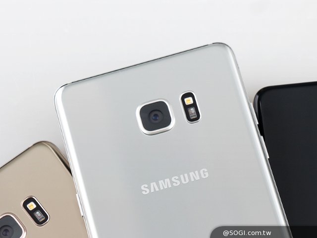 三星Note7开箱速览 3D曲面设计外观靓 三星Note7开箱速览 3D曲面设计外观靓