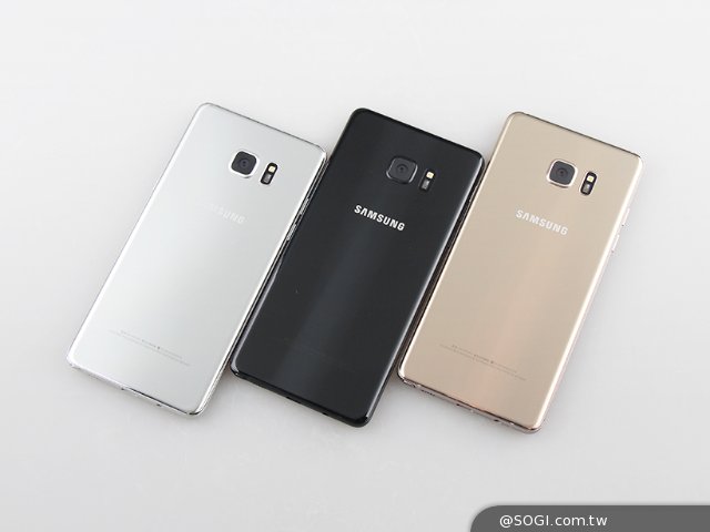 三星Note7开箱速览 3D曲面设计外观靓 三星Note7开箱速览 3D曲面设计外观靓