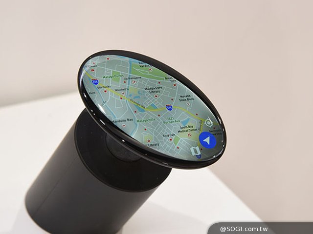 夏普展示Corner R新机 三侧曲面打造无边框视觉效果 夏普展示Corner R新机 三侧曲面打造无边框视觉效果
