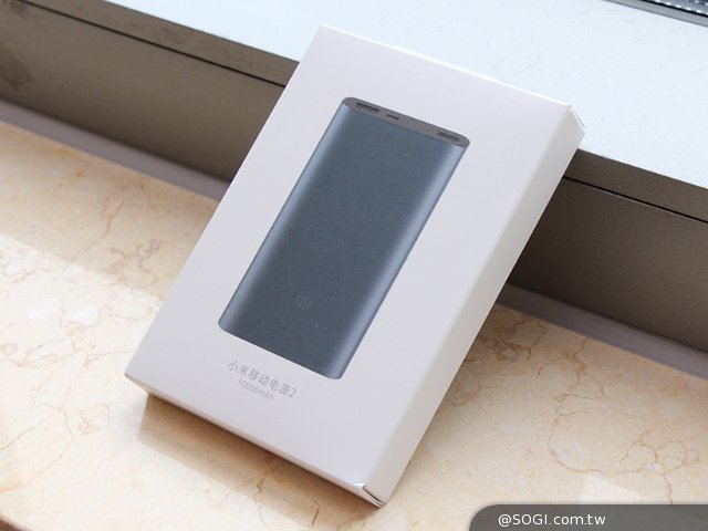 小米移动电源2抢先开箱 支持microUSB与双向快充 小米移动电源2抢先开箱 支持microUSB与双向快充