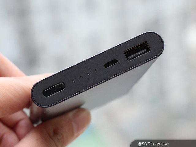 小米移动电源2抢先开箱 支持microUSB与双向快充 小米移动电源2抢先开箱 支持microUSB与双向快充