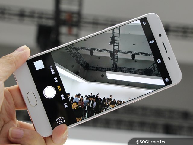 拍照手机OPPO R9s与R9s Plus上海现场速测 拍照手机OPPO R9s与R9s Plus上海现场速测