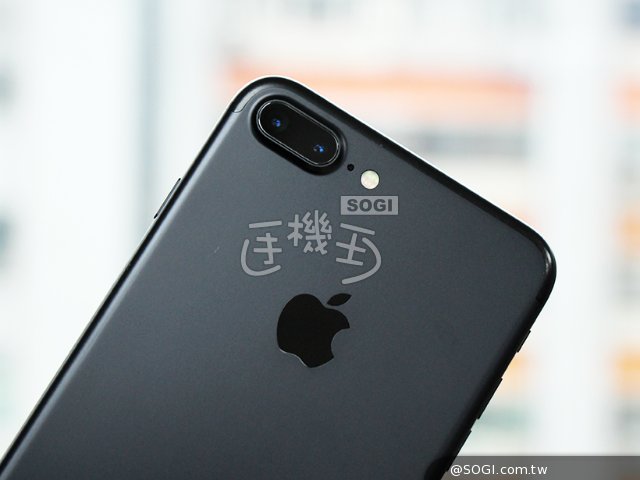 iPhone 8或配OIS双镜头+玻璃机身+无线充电 iPhone 8或配OIS双镜头+玻璃机身+无线充电
