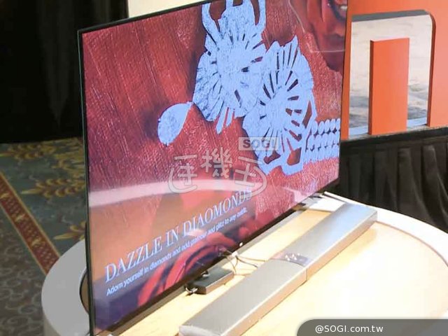 小米CES展发布新品:MIX白色版、小米电视4与路由器 小米CES展发布新品:MIX白色版、小米电视4与路由器