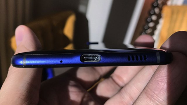 HTC U Ultra实机照疑曝光:双屏幕设计 HTC U Ultra实机照疑曝光:双屏幕设计