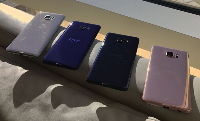 HTC U Ultra实机照疑曝光:双屏幕设计 HTC U Ultra实机照疑曝光:双屏幕设计